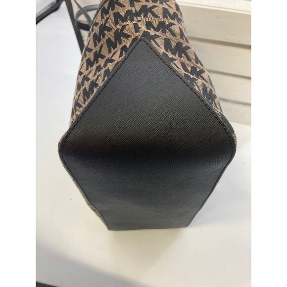 MICHAEL KORS, LARGE CANVAS SIGNATURE PRINT SHOULDER BAG - Picture 11 of 11